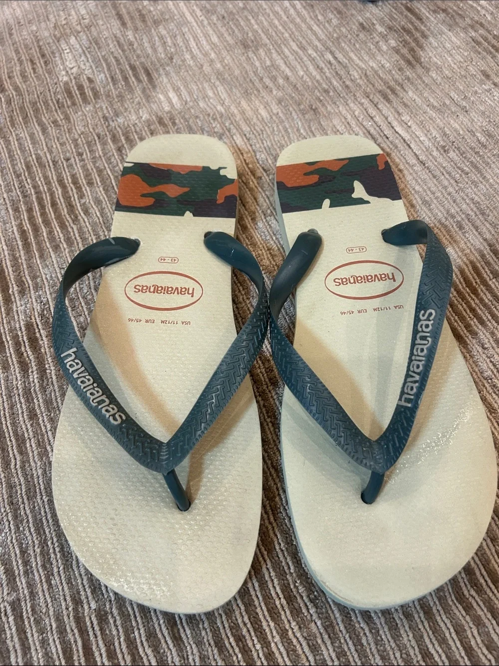 Havaianas Beige Flip Flops with Green Straps and Camo design size 11/12